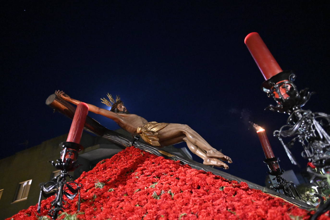 La procesión del Cristo de la Paz de Badajoz, en imágenes