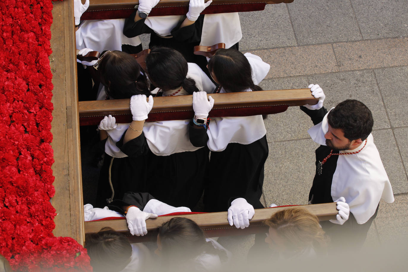 Franciscana Cofradía Penitencial del Vía Crucis y del Santísimo Cristo del Calvario (Estudiantes) con su único paso, el Santísimo Cristo del Calvario.