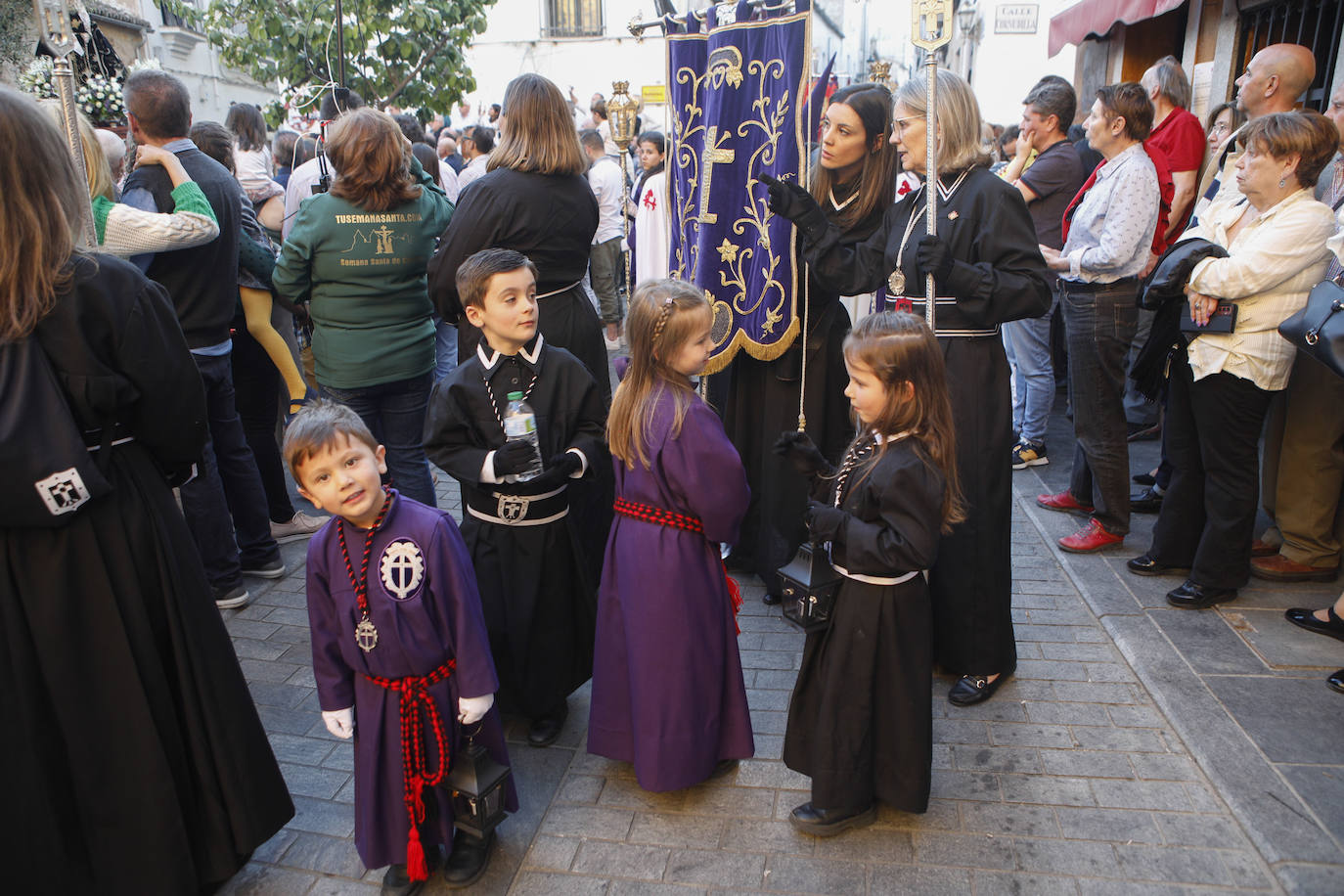 Mucho público para ver el Santo Entierro en Cáceres