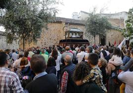 Mucho público para ver el Santo Entierro en Cáceres