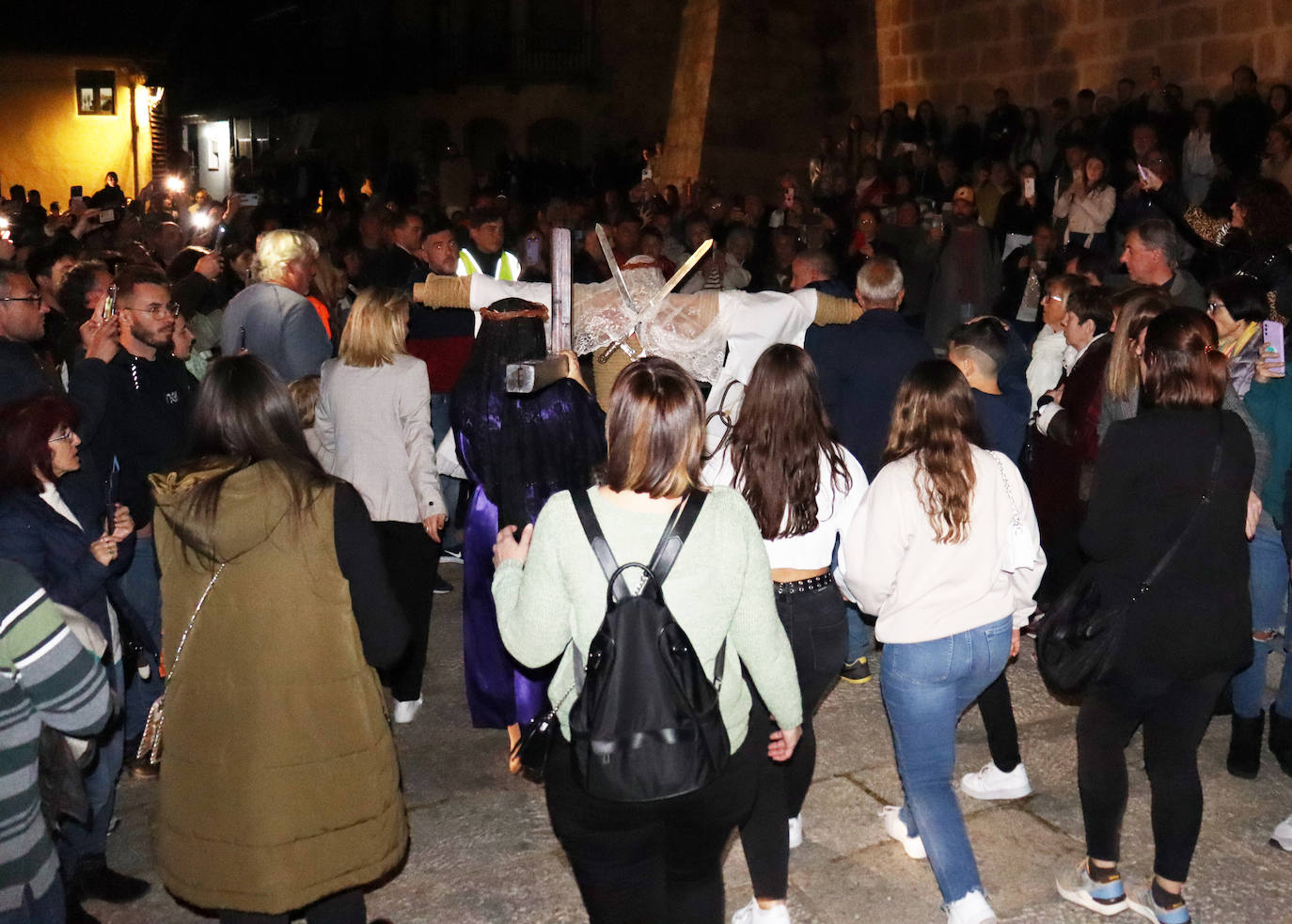 Valverde de la Vera vive su día más importante del año con los &#039;empalaos&#039;