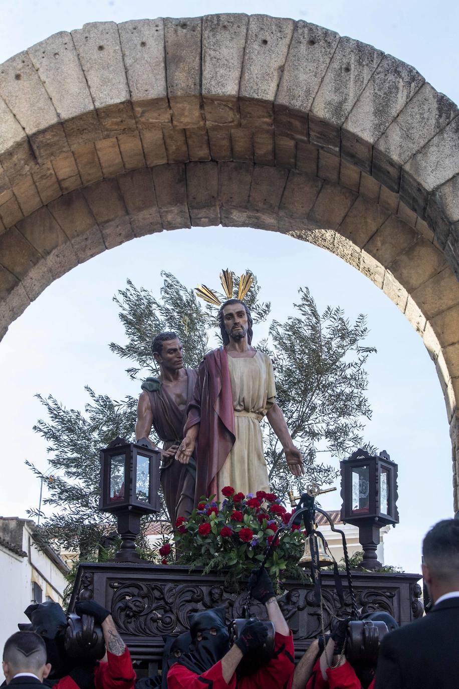Calor y mucho público en un extraordinario Viernes Santo de Mérida