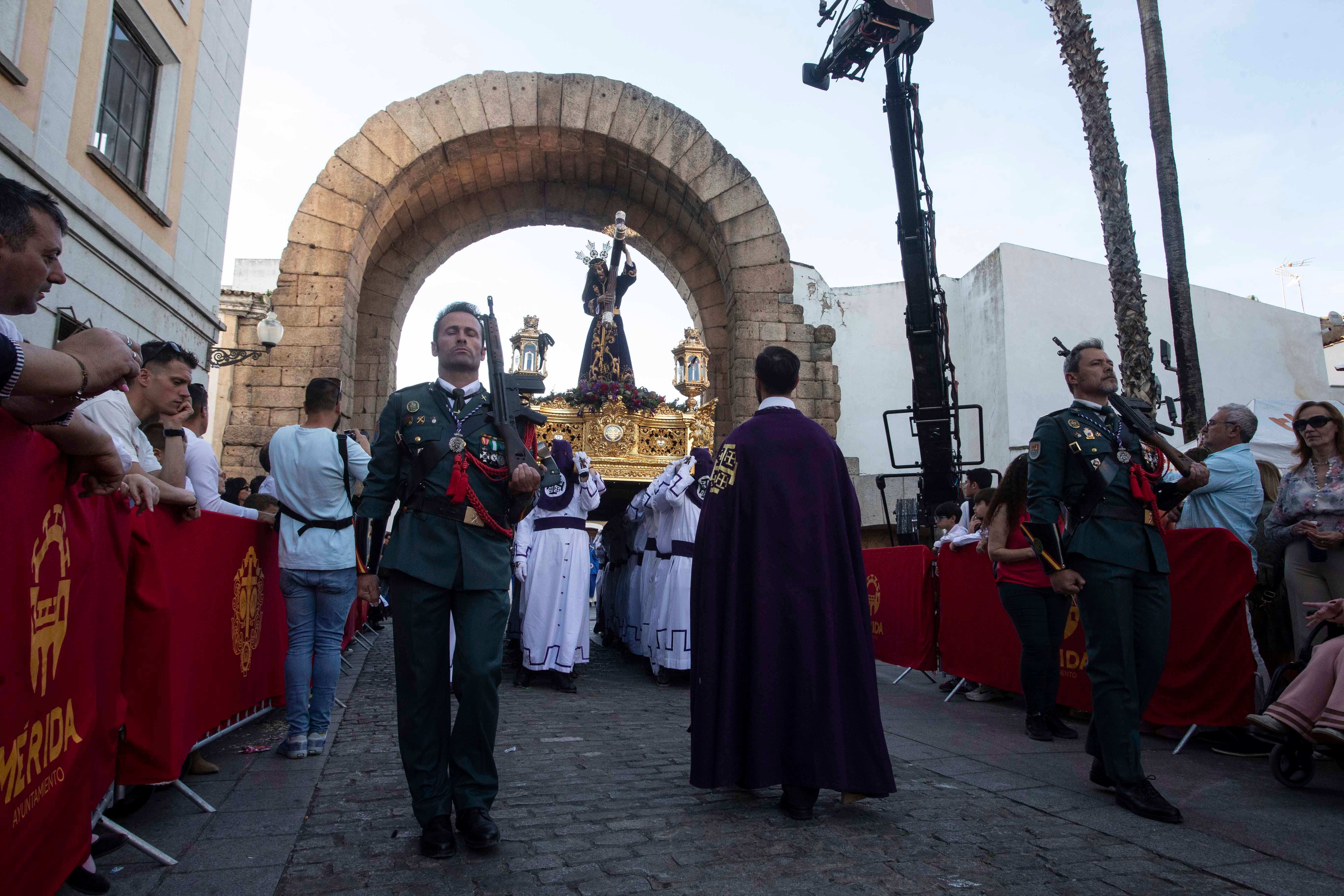 Calor y mucho público en un extraordinario Viernes Santo de Mérida