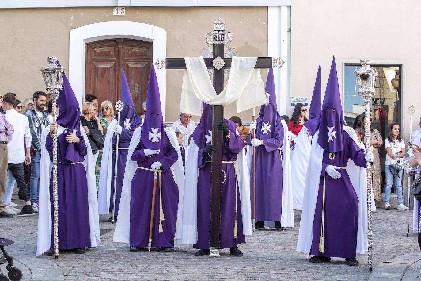 Calor y mucho público en un extraordinario Viernes Santo de Mérida