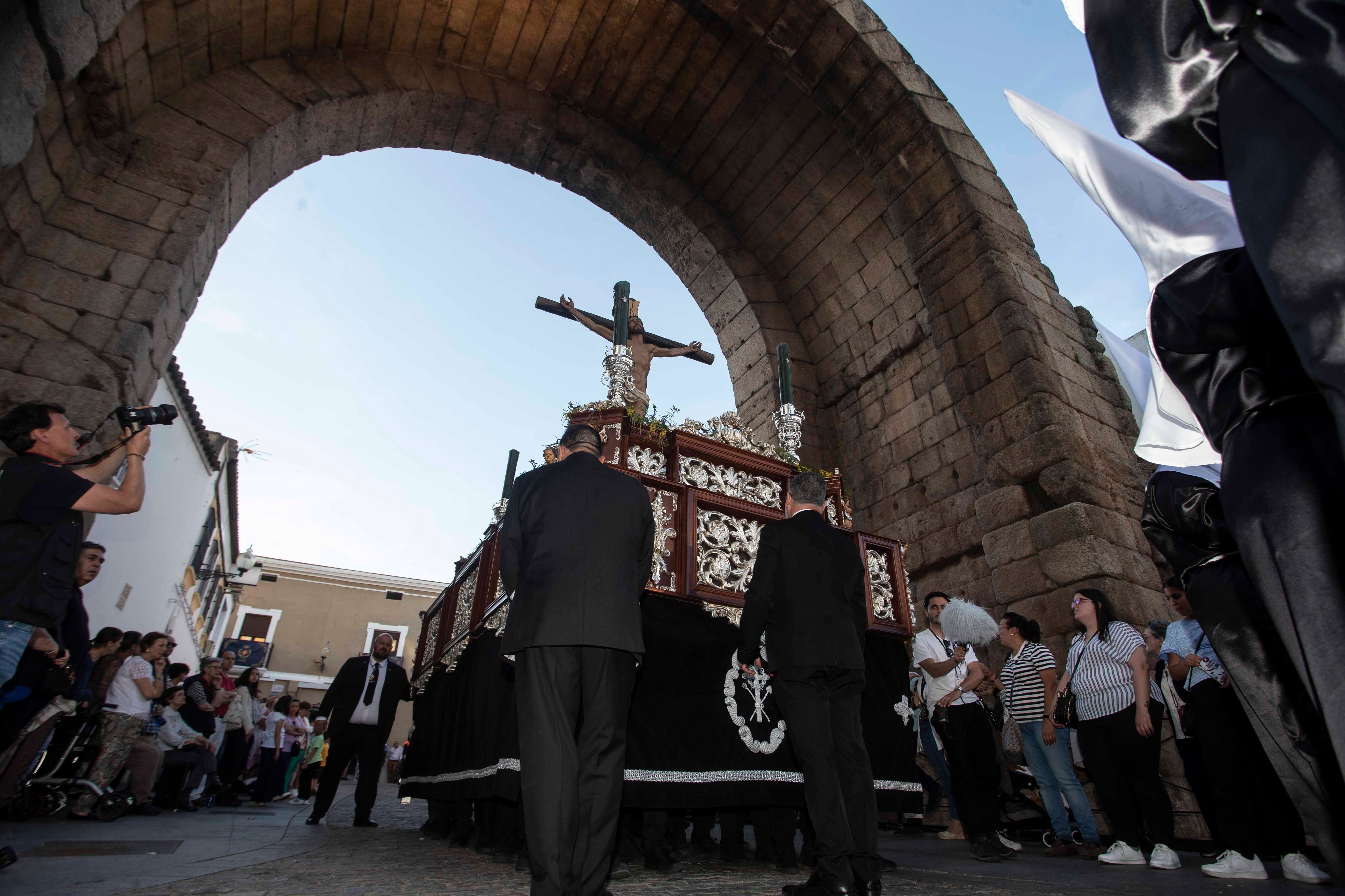 Calor y mucho público en un extraordinario Viernes Santo de Mérida