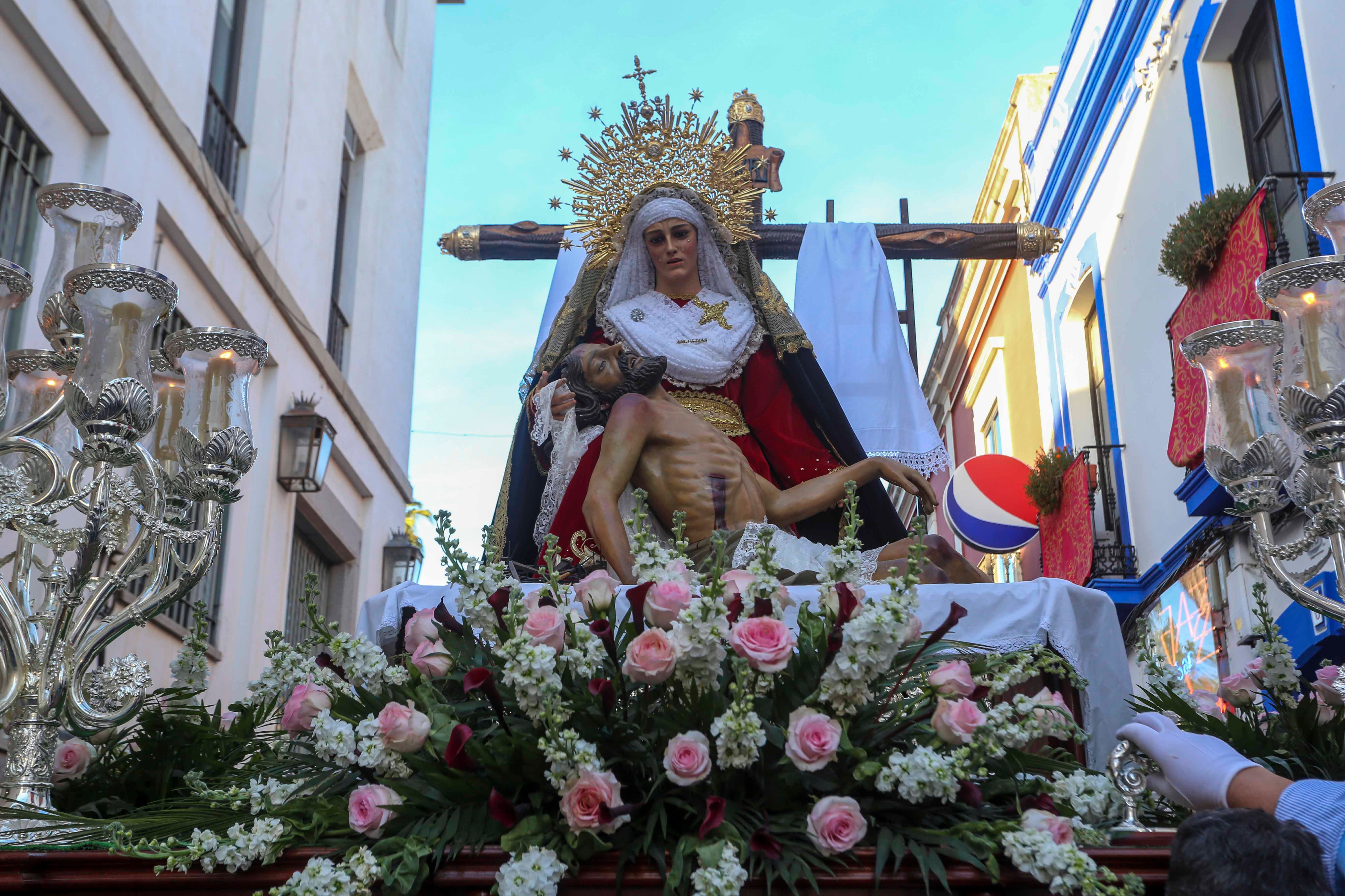 Calor y mucho público en un extraordinario Viernes Santo de Mérida