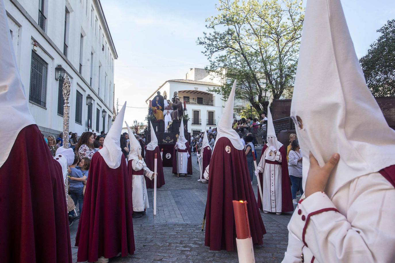 Calor y mucho público en un extraordinario Viernes Santo de Mérida