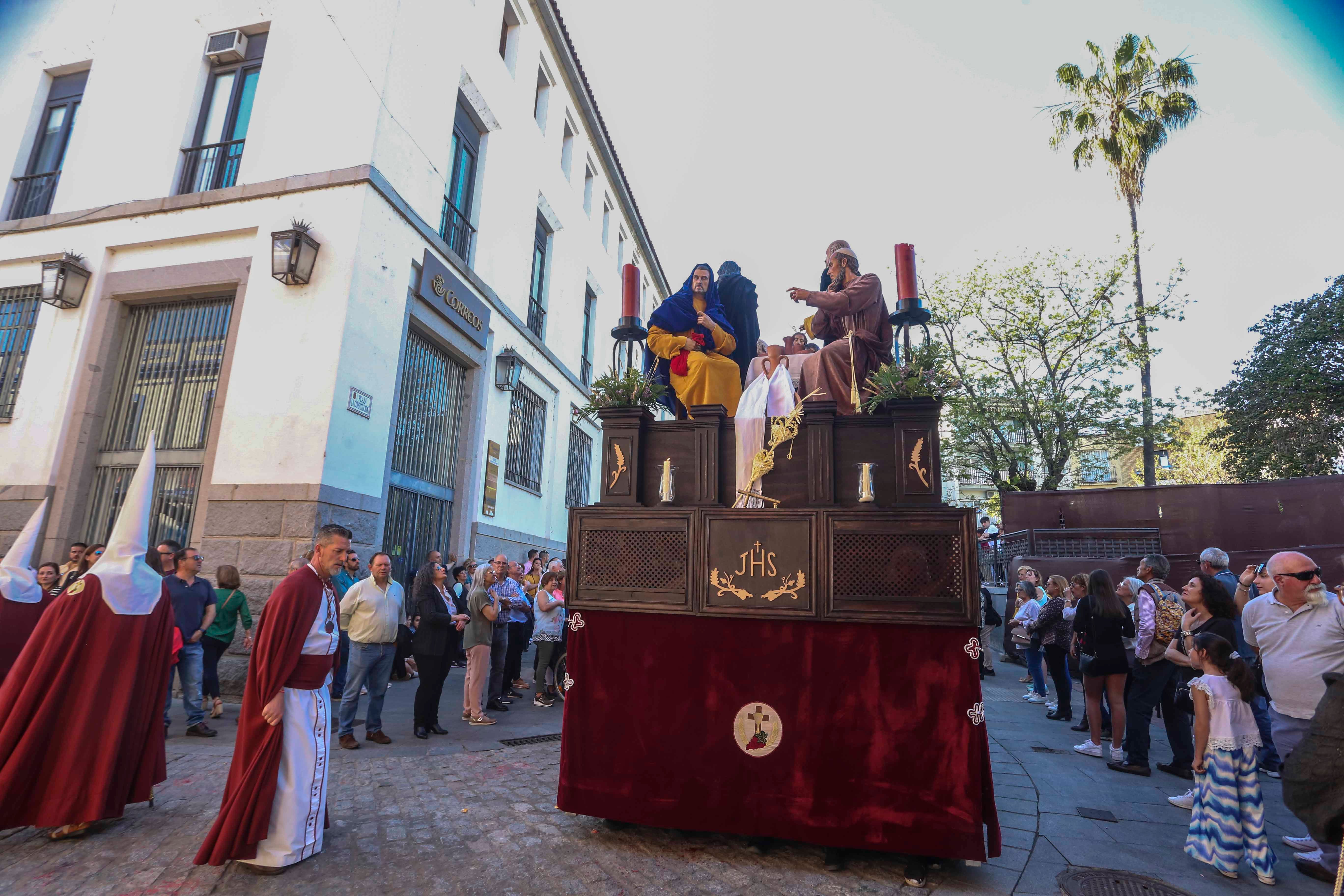 Calor y mucho público en un extraordinario Viernes Santo de Mérida