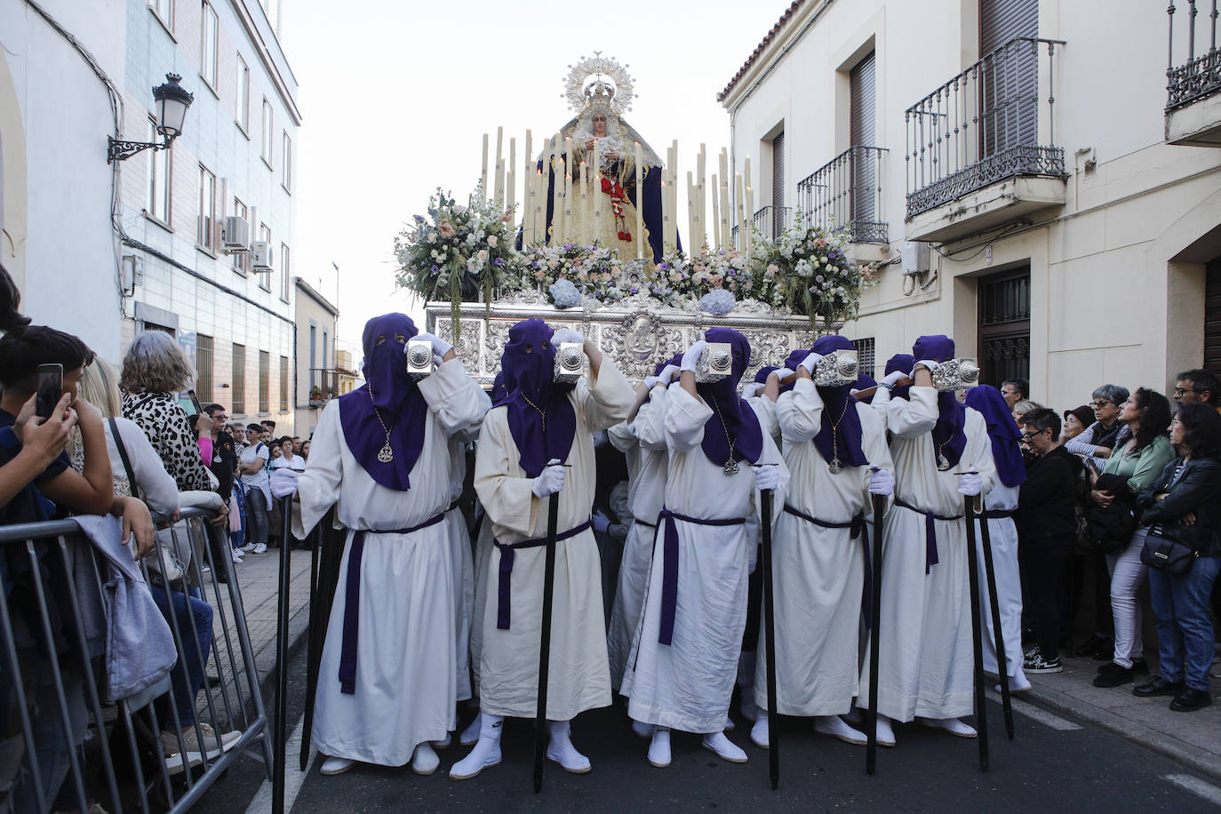 Cristo del Amor y Señora de la Caridad Cofradía: Hermandad Penitencial del Santísimo Cristo del Amor, Señor de las Penas y Nuestra Señora de la Caridad.