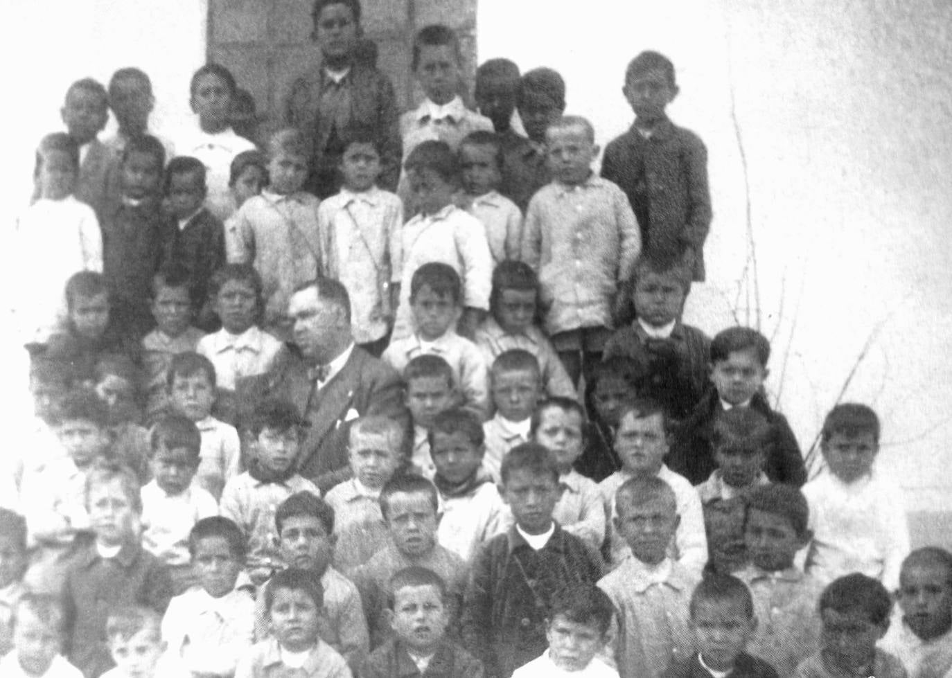 Año 1930. Imagen de una escuela de Cáceres.