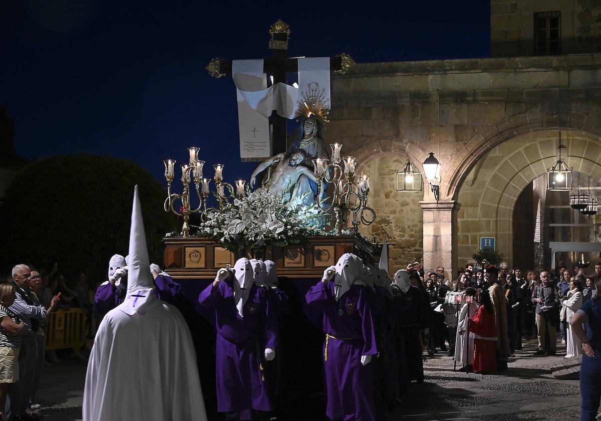 El Viernes Santo placentino, en imágenes