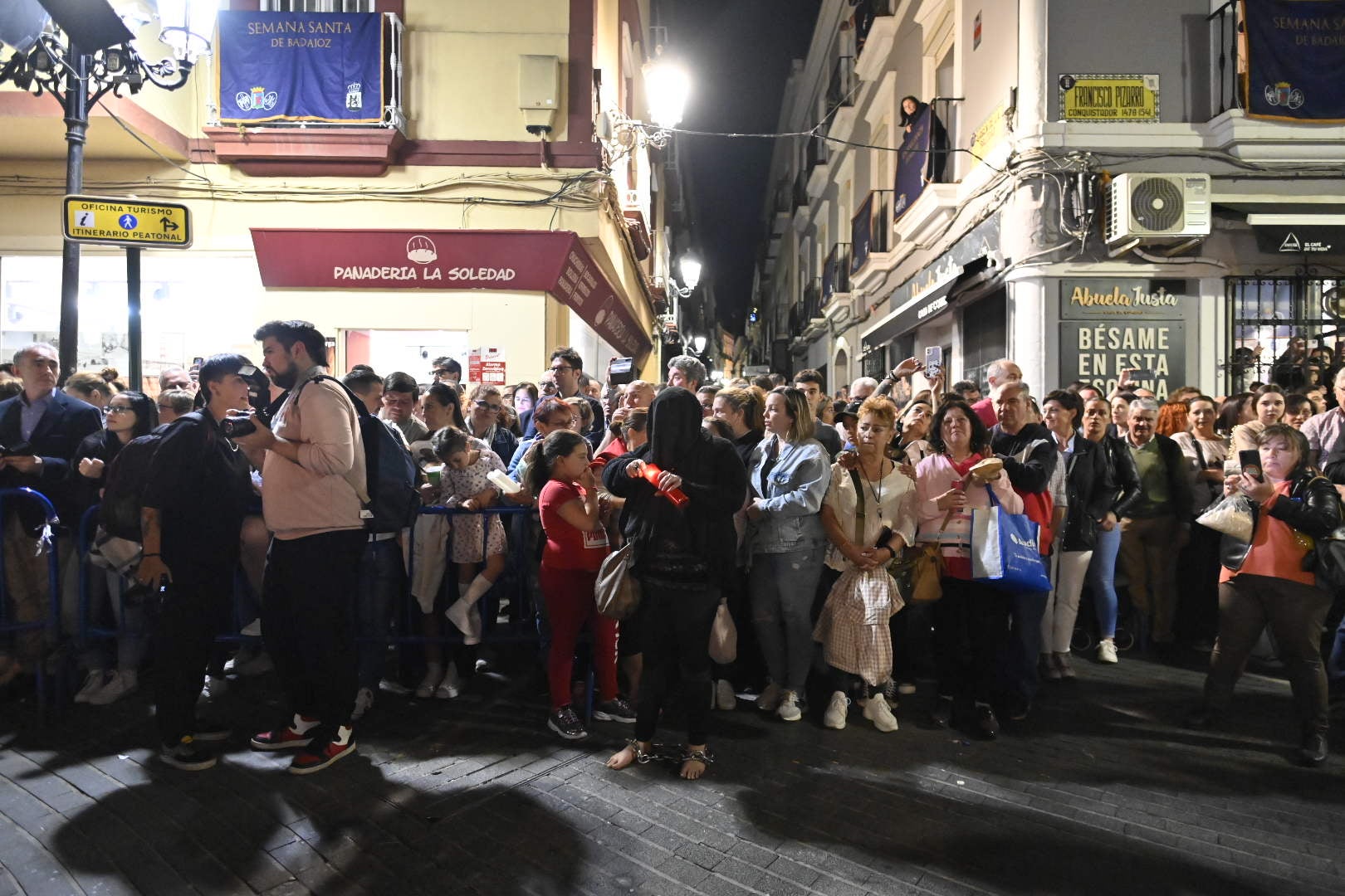 La procesión del Rosario pone el broche al Viernes Santo de Badajoz