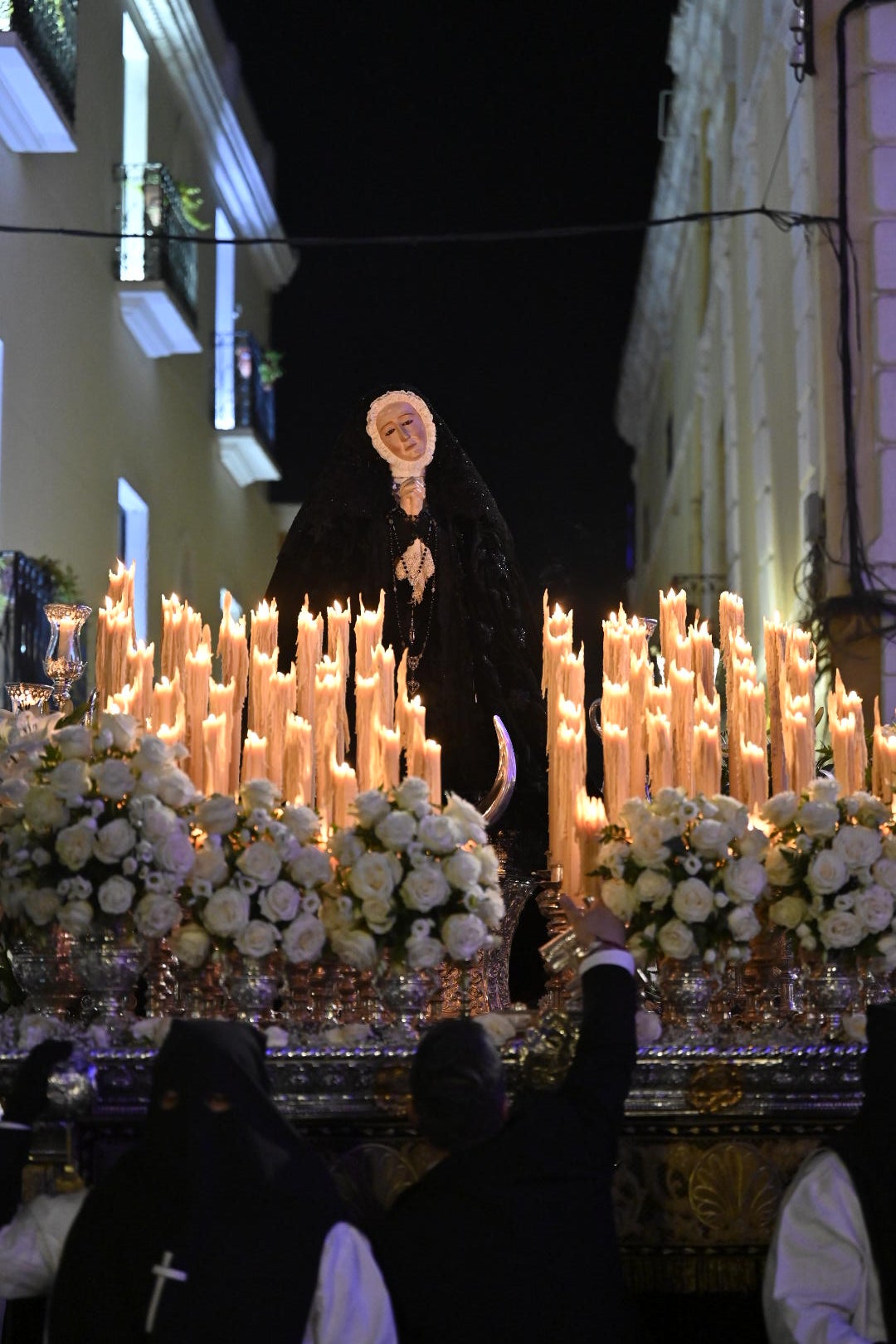 La procesión del Rosario pone el broche al Viernes Santo de Badajoz