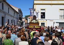 Muchos fieles acompañaban la salida del Cristo del Perdón y la Virgen de las Angustias