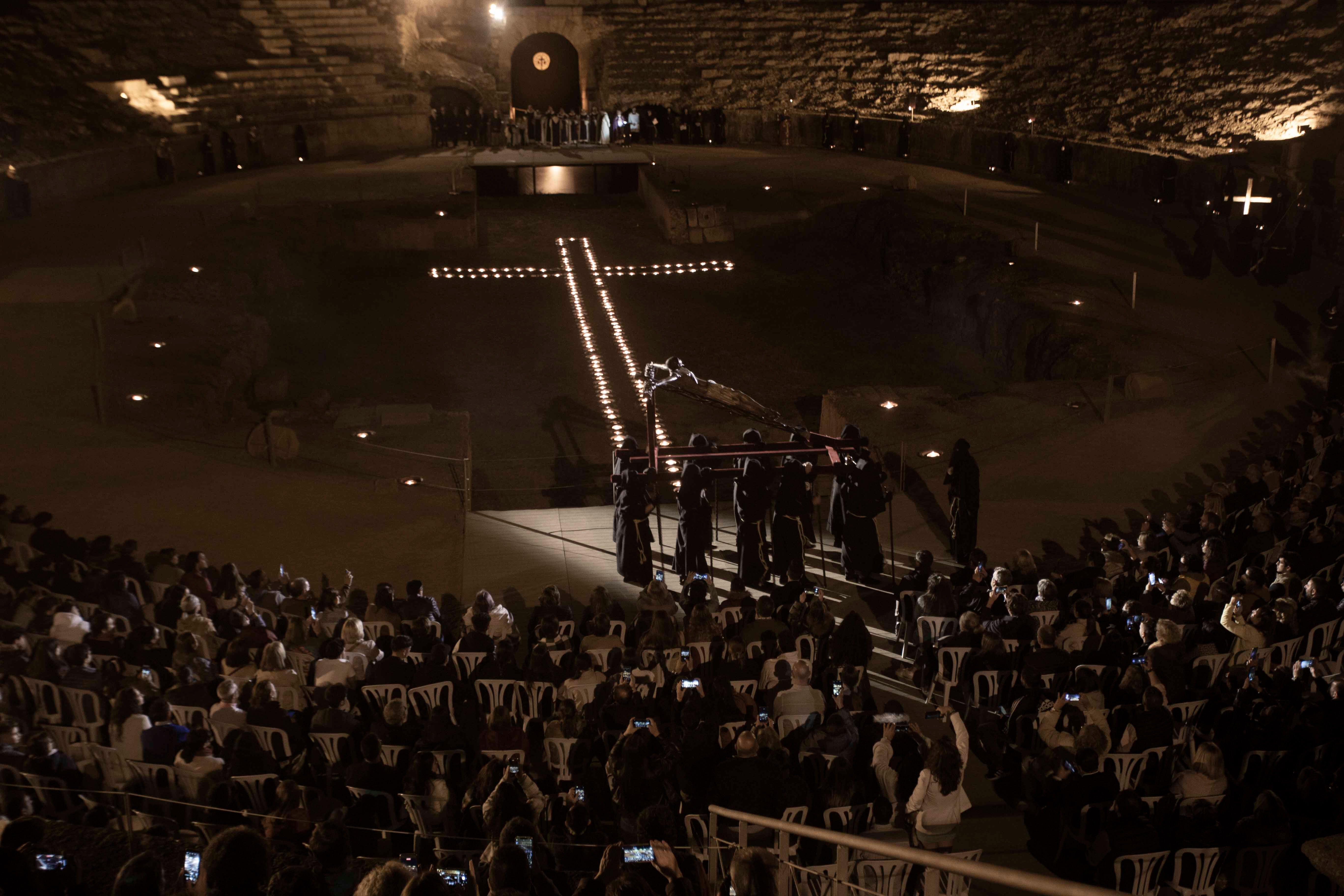 El viacrucis en el Anfiteatro de Mérida, en imágenes