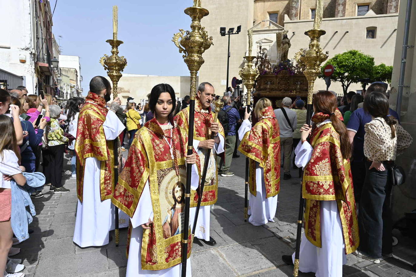 Domingo de Resurrección en Badajoz. Cofradía Santísimo Cristo Resucitado, que ha sacado en procesión los pasos del Cristo Resucitado y de María Santísima de la Aurora.
