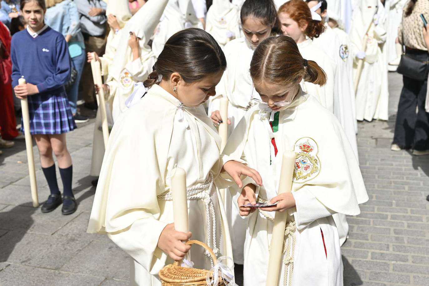 Domingo de Resurrección en Badajoz. Cofradía Santísimo Cristo Resucitado, que ha sacado en procesión los pasos del Cristo Resucitado y de María Santísima de la Aurora.