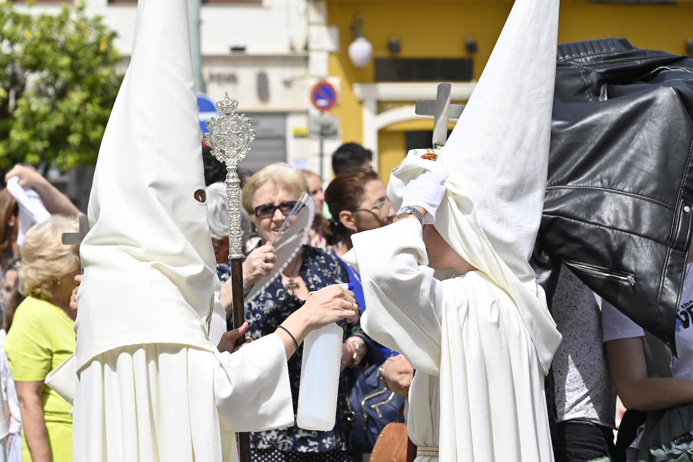Domingo de Resurrección en Badajoz. Cofradía Santísimo Cristo Resucitado, que ha sacado en procesión los pasos del Cristo Resucitado y de María Santísima de la Aurora.