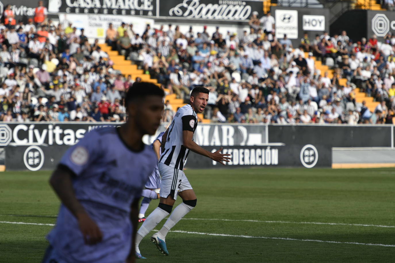 Imágenes del partido entre el CD Badajoz y el R. Madrid Castilla