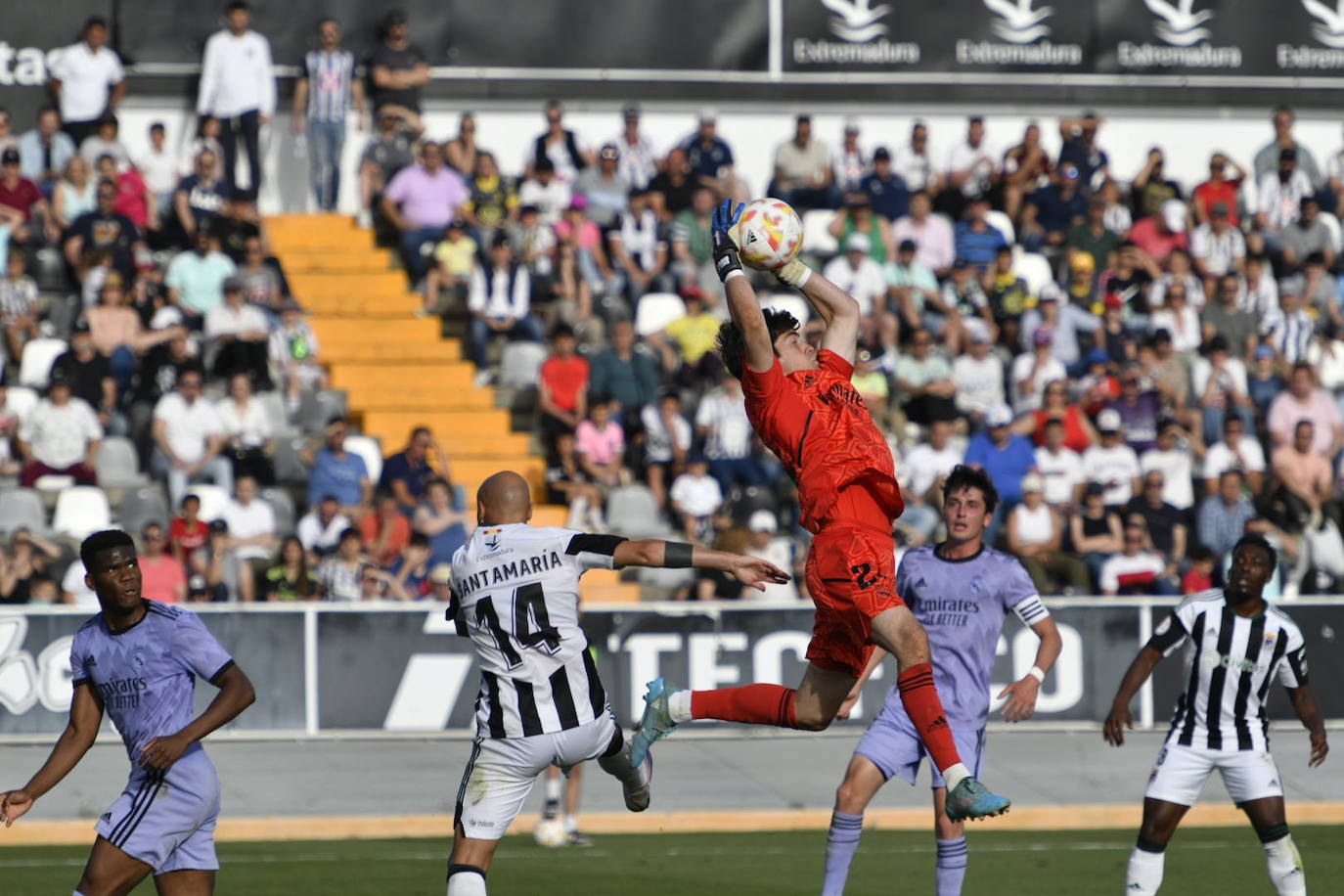 Imágenes del partido entre el CD Badajoz y el R. Madrid Castilla