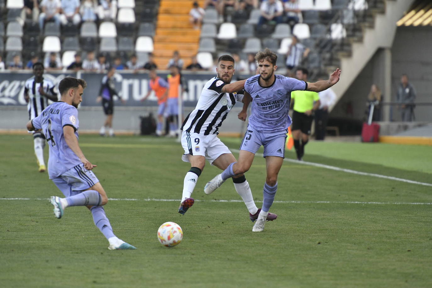 Imágenes del partido entre el CD Badajoz y el R. Madrid Castilla