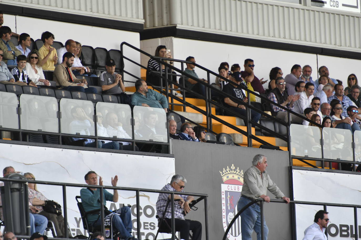 Imágenes del partido entre el CD Badajoz y el R. Madrid Castilla