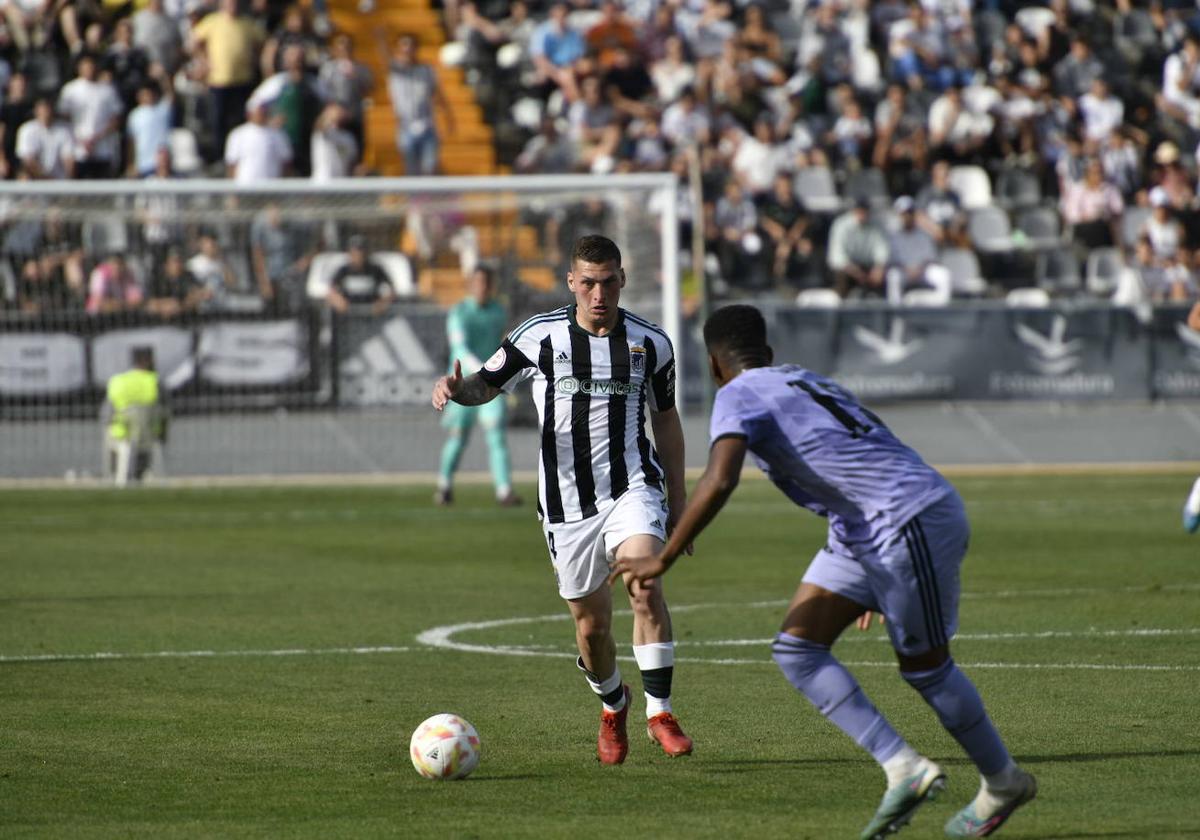 Imágenes del partido entre el CD Badajoz y el R. Madrid Castilla