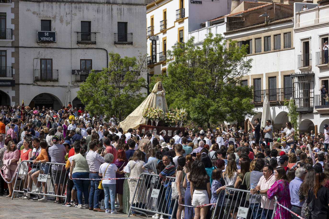 Domingo de Resurrección apoteósico en Cáceres