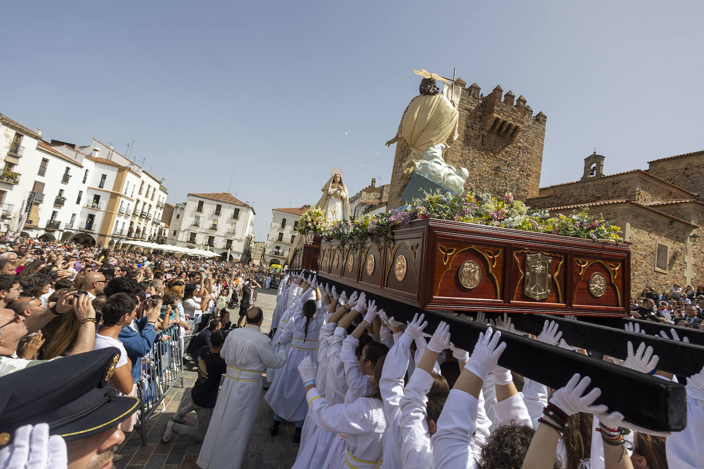 Domingo de Resurrección apoteósico en Cáceres