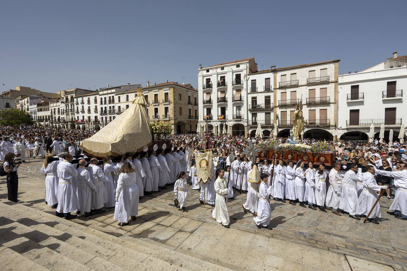 Domingo de Resurrección apoteósico en Cáceres