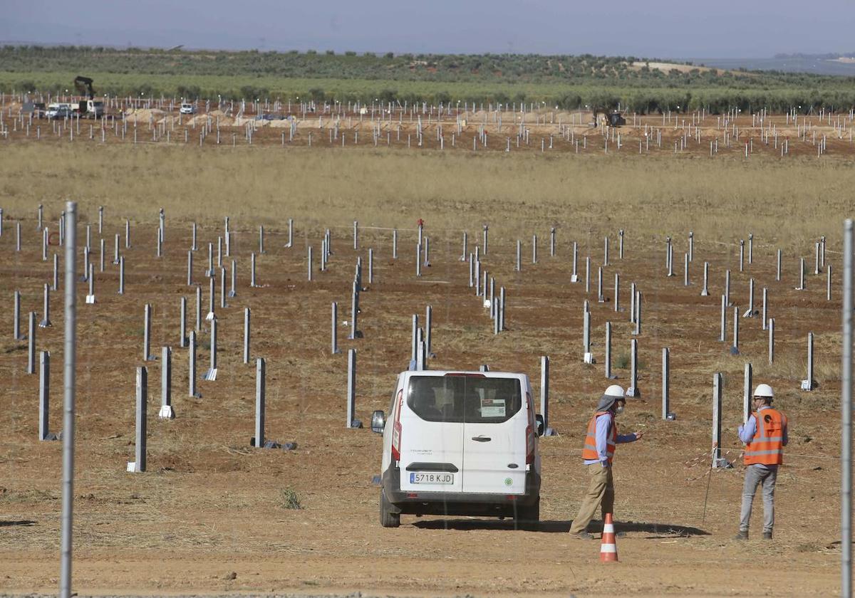 Construcción de fotovoltaicas de FRV en el entorno de Mérida.