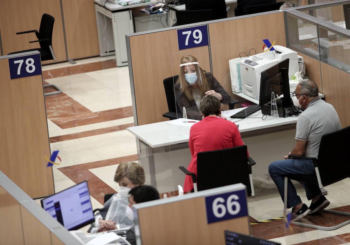 La campaña de la declaración de la renta comienza hoy; ya se puede presentar a través de internet.