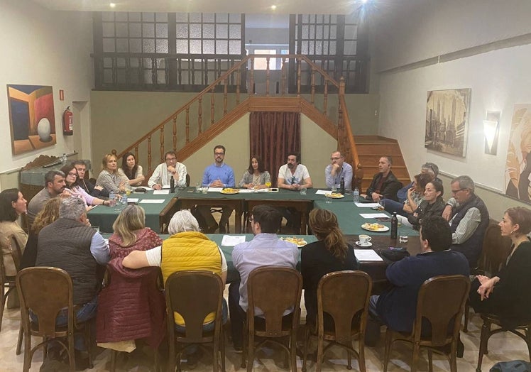 Socios de Aptuex durante la celebración de la asamblea general.