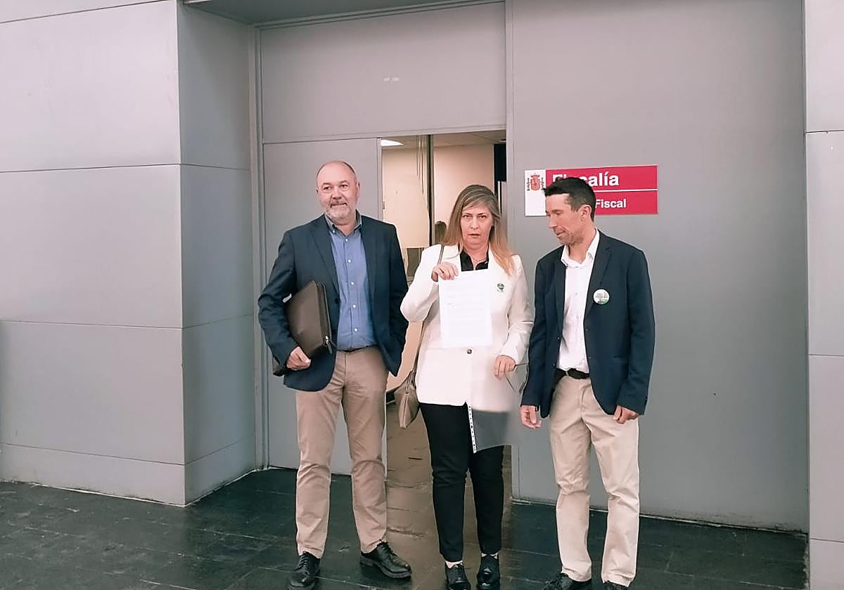 Francisco Alcántara, Montaña Chaves y Pedro Moreno ante la Fiscalía Provincial de Cáceres.