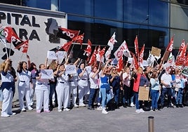 Primer acto de protesta de los profesionales de limpieza en el San Pedro de Alcántara.