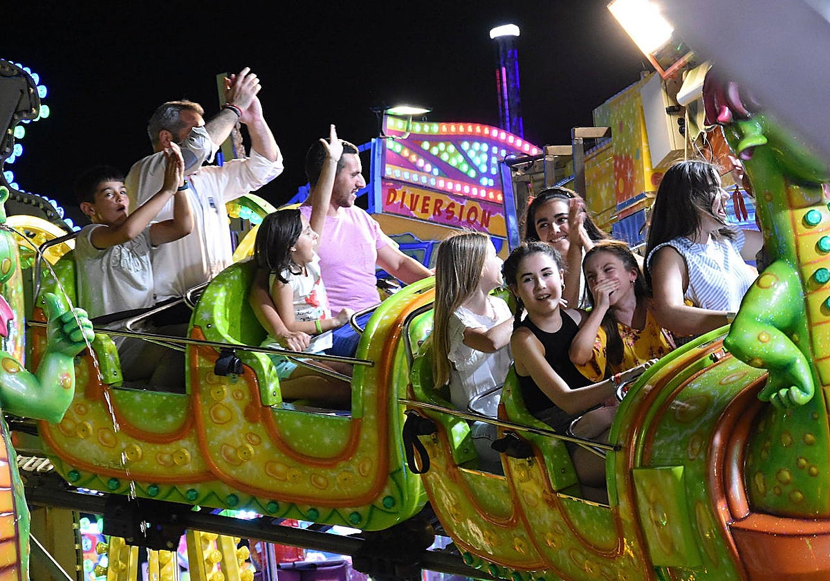 Niños se divierten en la feria en 2018.