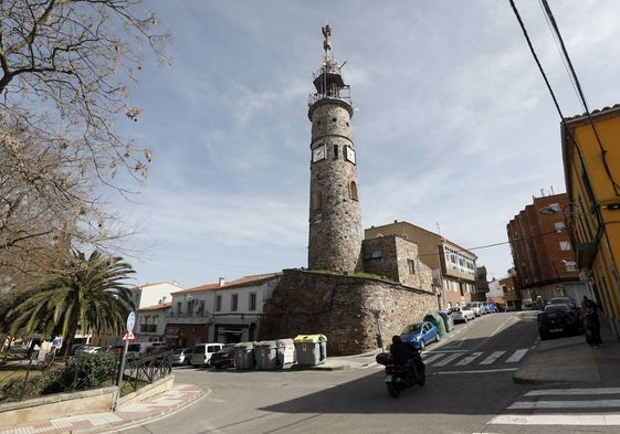 Torre del Reloj, o del Trabajo, en la Plaza de Antonio Canales.