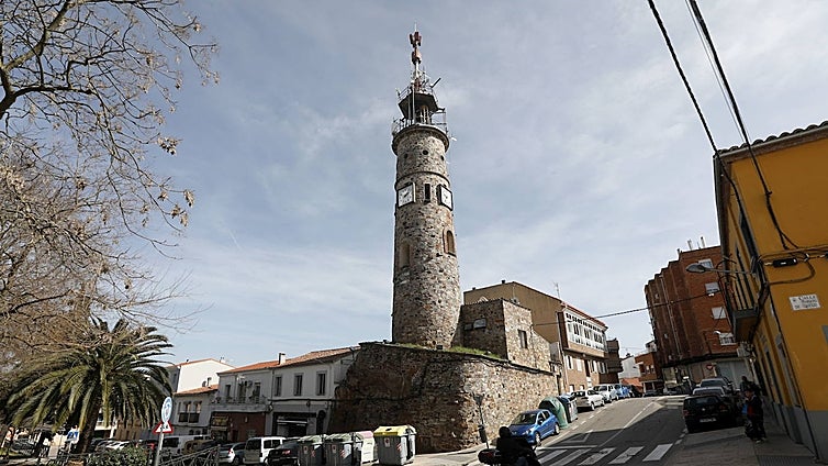 El juez avala la decisión municipal de retirar las antenas de la Plaza de Italia en Cáceres