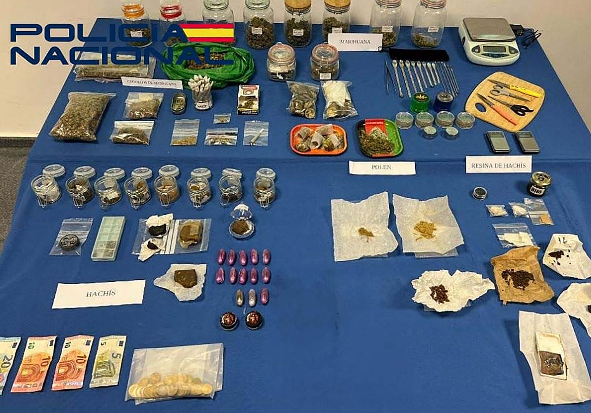 material incautado en el falso club de fumadores de la capital extremeña.