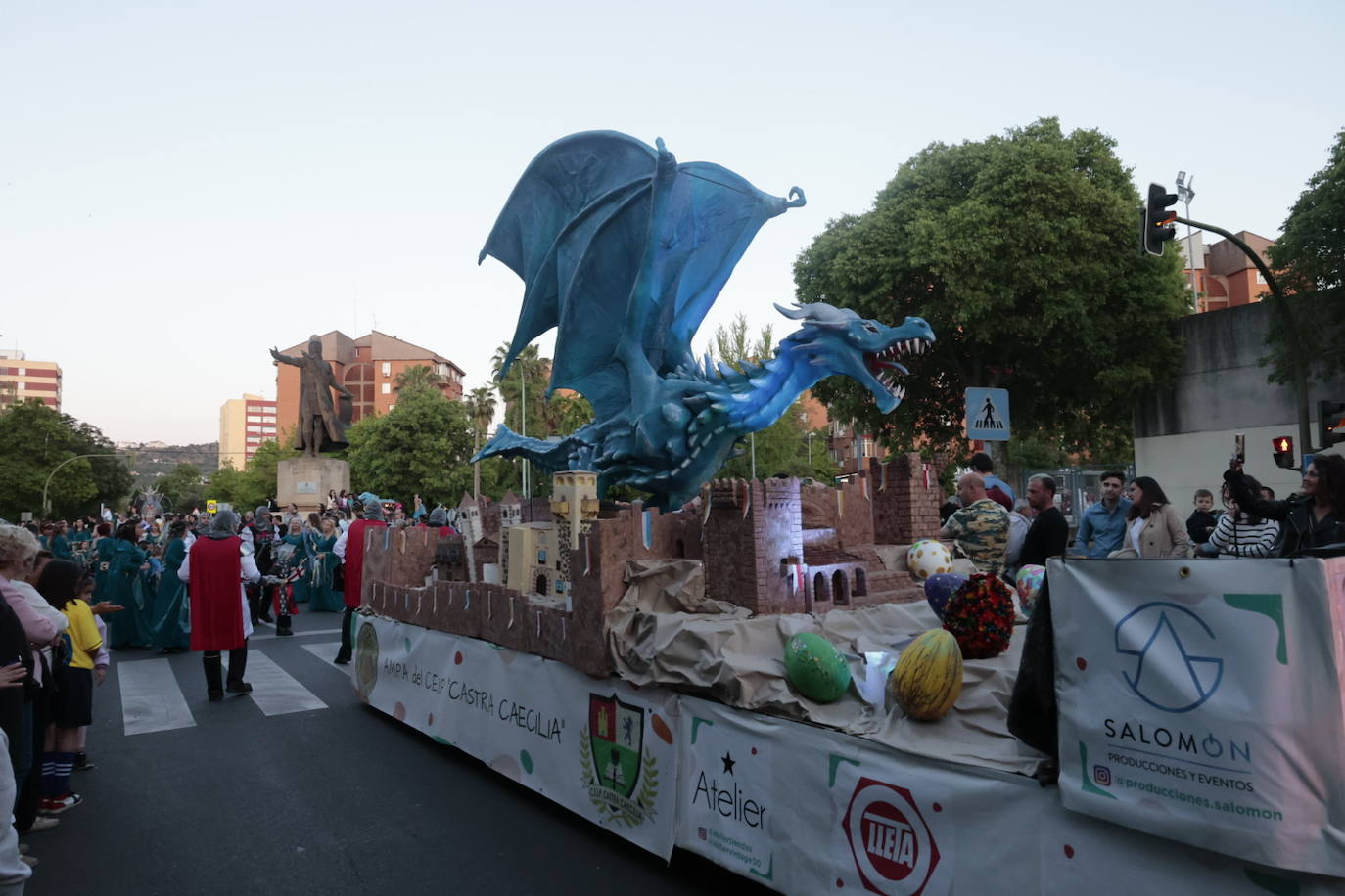 Las mejores imágenes del desfile de San Jorge en Cáceres (I)