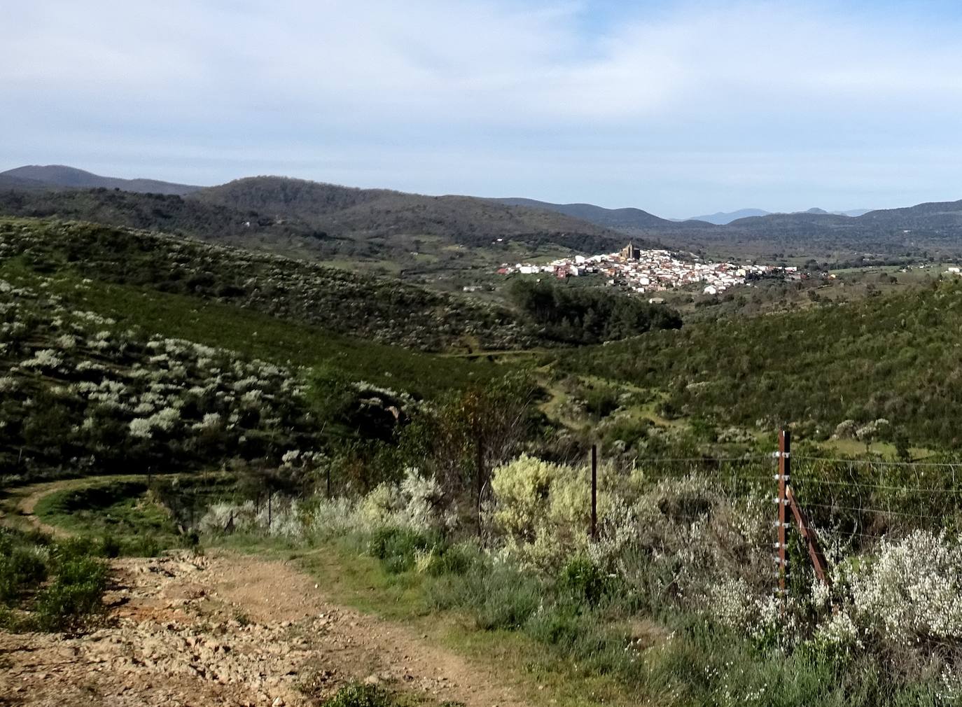 Vista de Garciaz, el comienzo de la quinta etapa en el camino de Cáceres a Guadalupe.