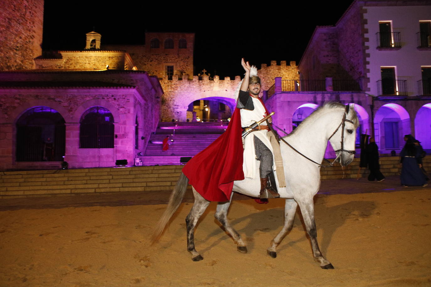 Las mejores imágenes del desfile de San Jorge en Cáceres (II)