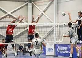 Acción del duelo que enfrentó al CV Almendralejo con el Cisneros.