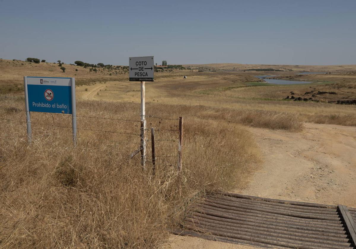 Camino de acceso al pantano del Guadiloba.