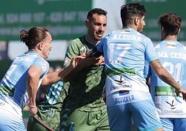 Javi Sánchez es baja por sanción.