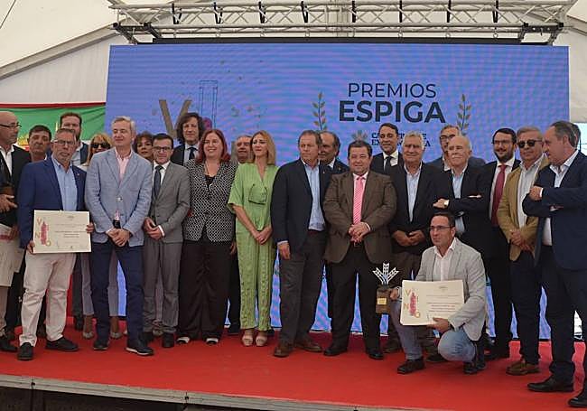 Foto de familia de la entrega de premios