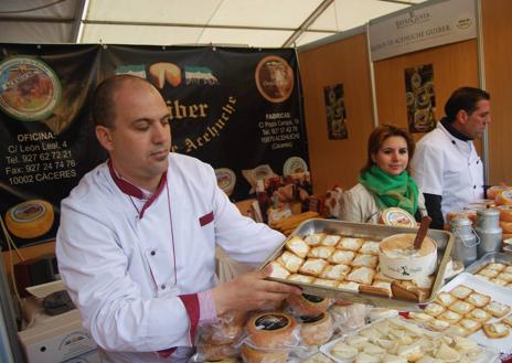 Imagen secundaria 1 - Sara Baras, literatura y arte en la calle con sabor a chanfaina y mucho queso