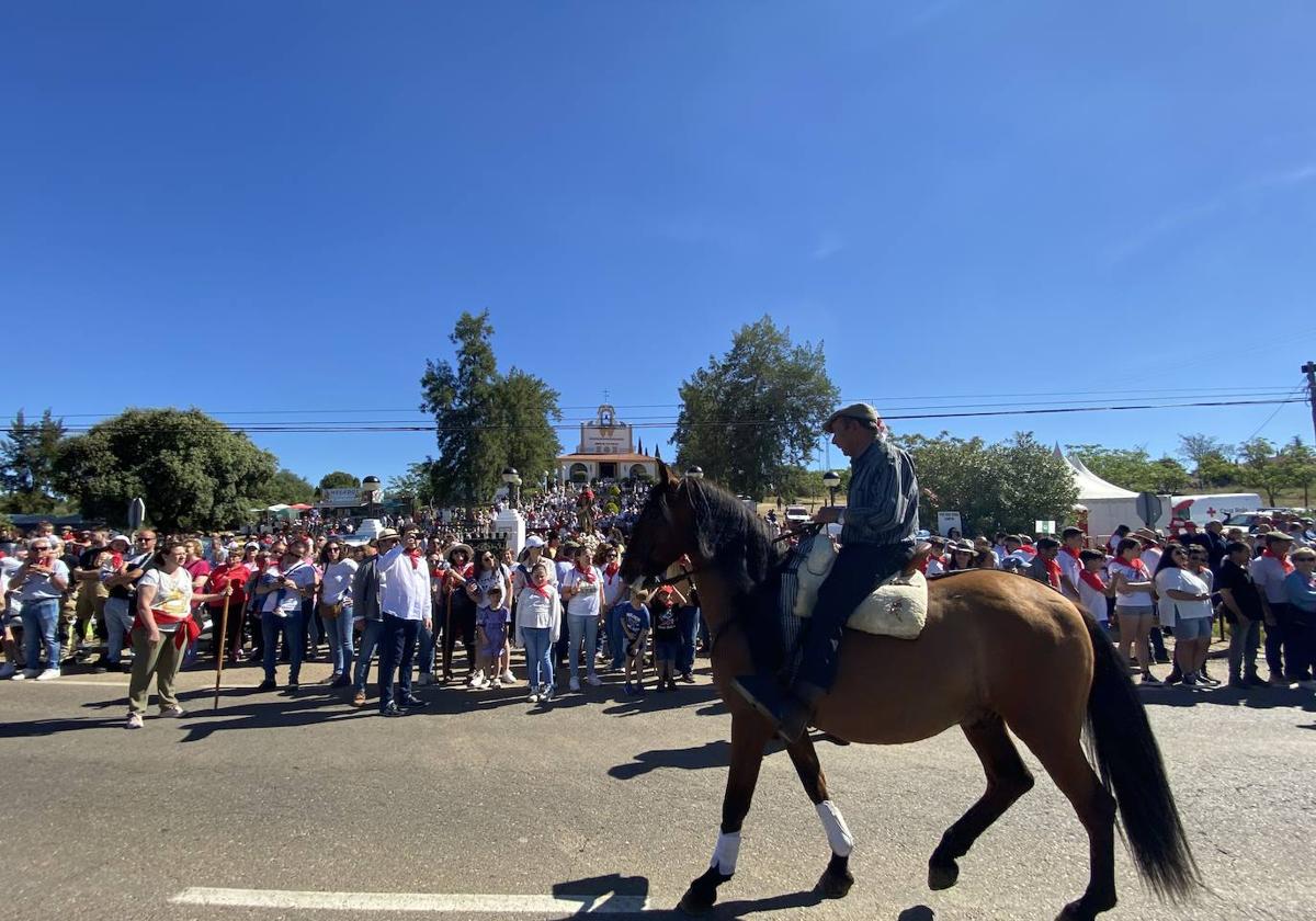 Romeros y carretas hacen el camino de San Marcos en Almendralejo (II)