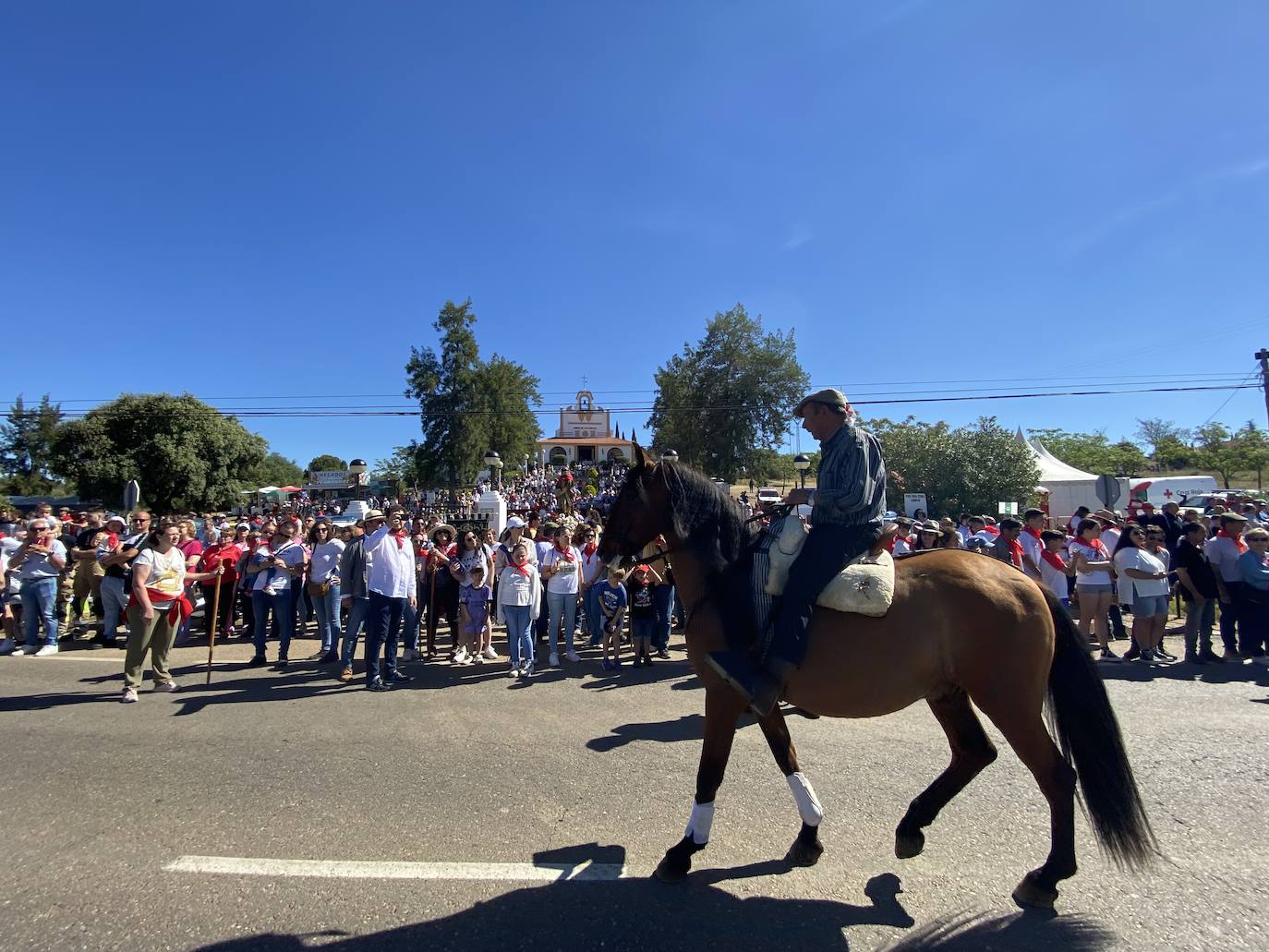 Romeros y carretas hacen el camino de San Marcos en Almendralejo (II)