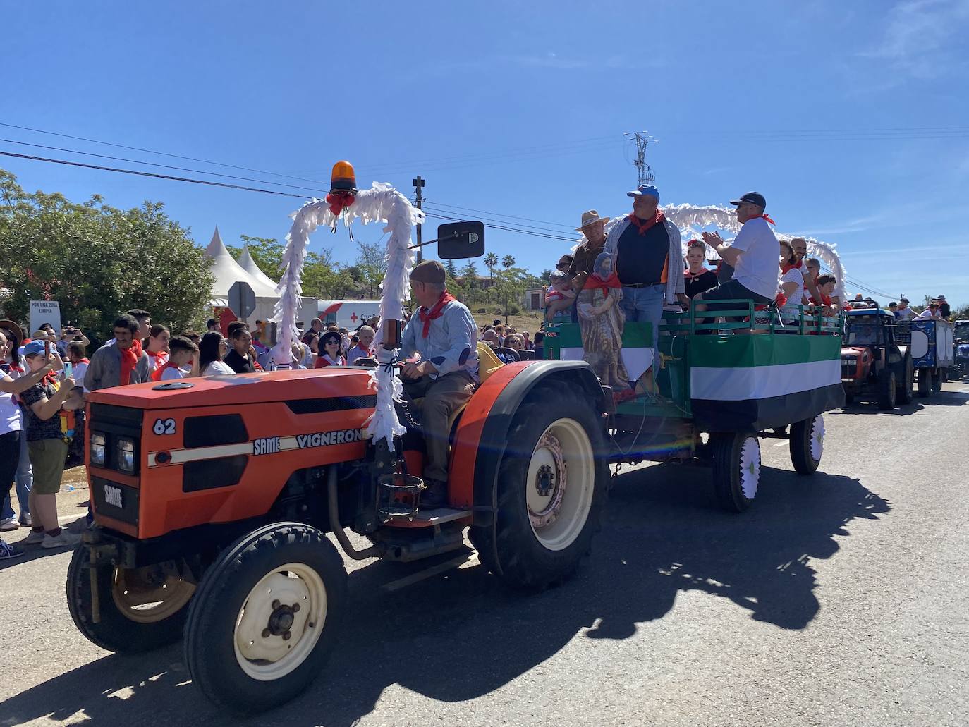 Romeros y carretas hacen el camino de San Marcos en Almendralejo (II)